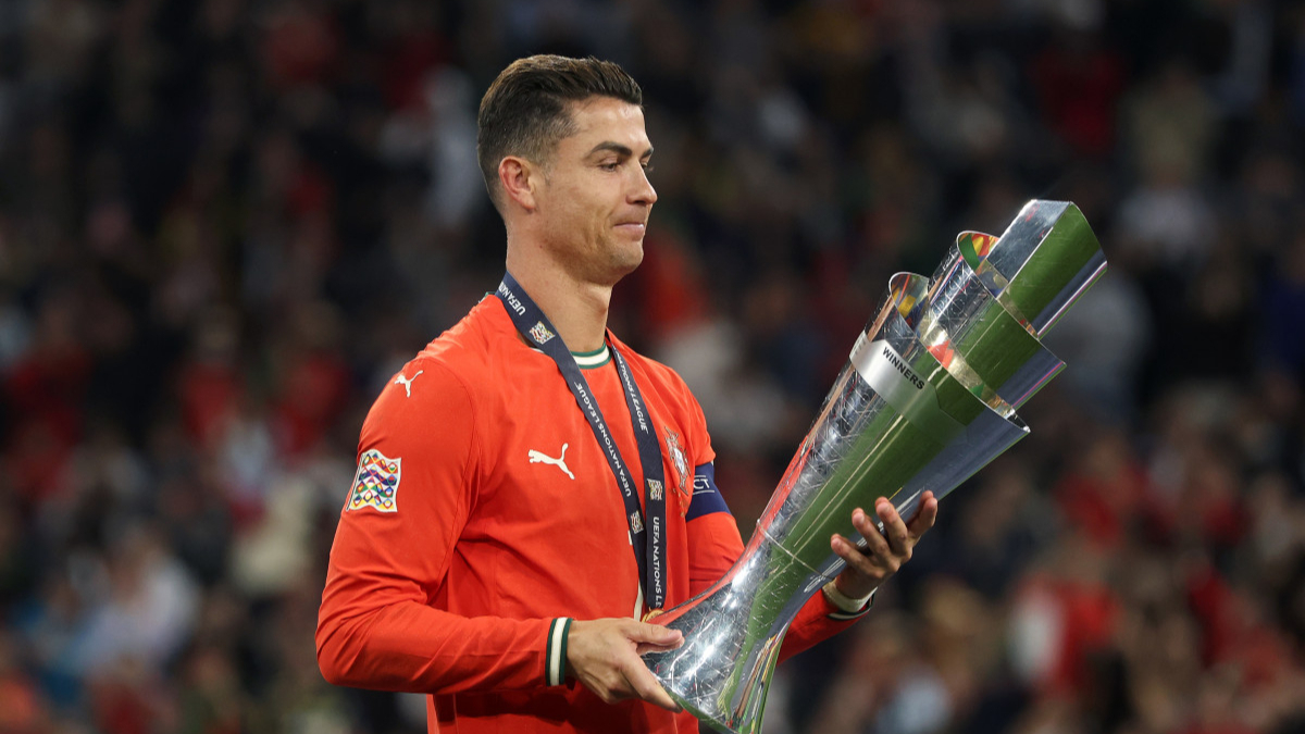 Kaiyun-C罗回归赛场，势不可挡首场状态亮眼，湖人观众沸腾！的简单介绍